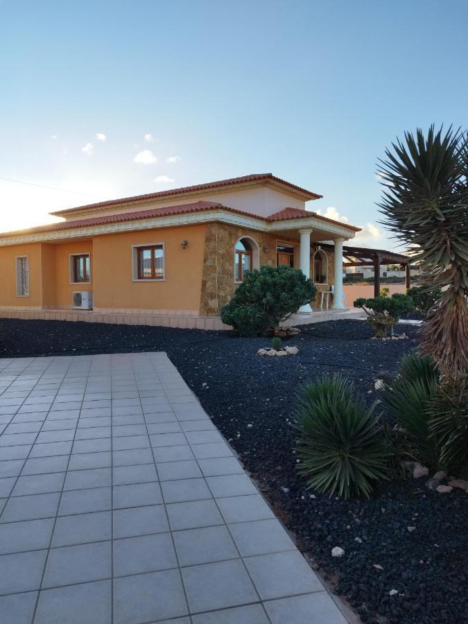 Villa Casa Del Sol 3 Bedroom Villa With Private Solar Covered 12M X 6M Pool Minimum Stay 7 Nights Chromecast And Wifi Throughout The Property Triquivijate Εξωτερικό φωτογραφία